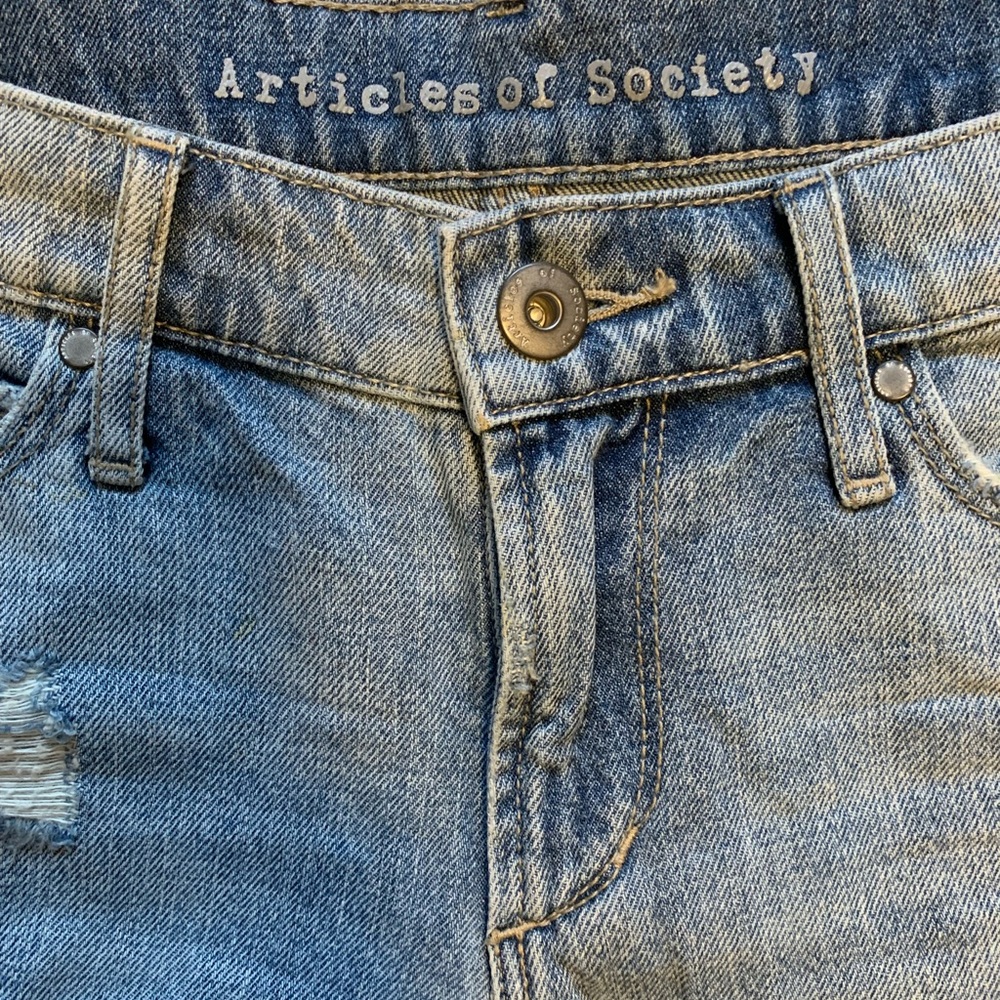 Distressed shorts size 26